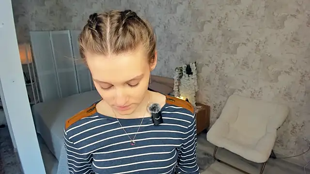 LianneBynon: διαδικτυακό σόου στην κάμερα