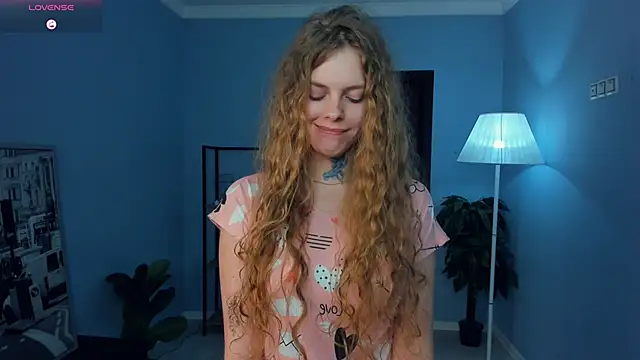 RayaNenlia's Live XXX Chat