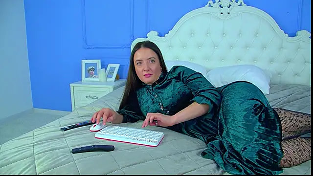 ElinaBellucci's Live XXX Chat