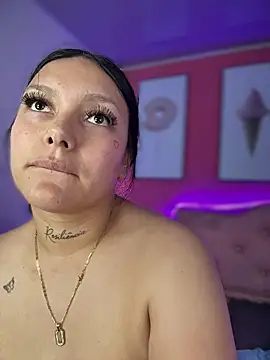 Miia__Taylor Show in webcam