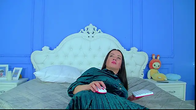 Chat +18 de ElinaBellucci ao vivo