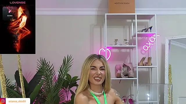 عرض كام ArianaArianna