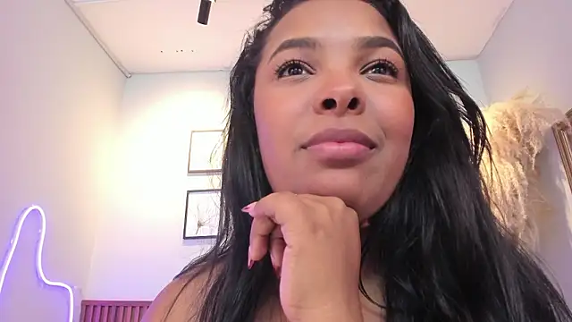 MIAROGGERSS élő XXX-chatje