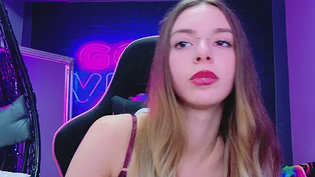 CoraVex Adlı Modelin Canlı XXX Sohbeti