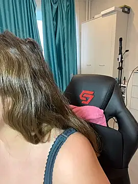 Chat +18 de DienkaGreen ao vivo