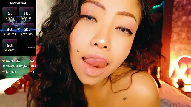 ElyaQuinn 即時 XXX 聊天