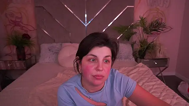 Chat +18 de MirandaWong ao vivo