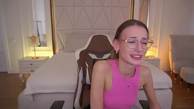 دردشة CozyMell الجنسية المباشرة