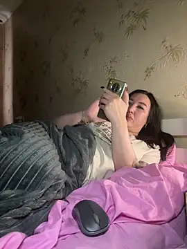 Naughtbaby_2025 élő XXX-chatje