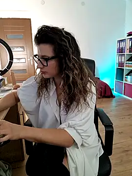 MiraBennet élő XXX-chatje