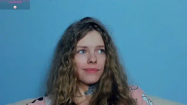 Онлайн чат XXX RayaNenlia