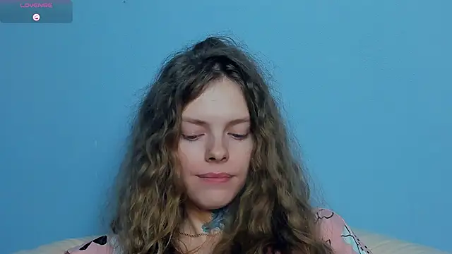 Онлайн чат XXX RayaNenlia