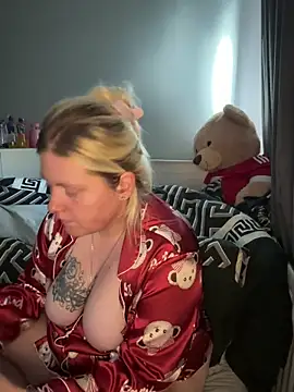 Blondiee3088 网络视讯表演