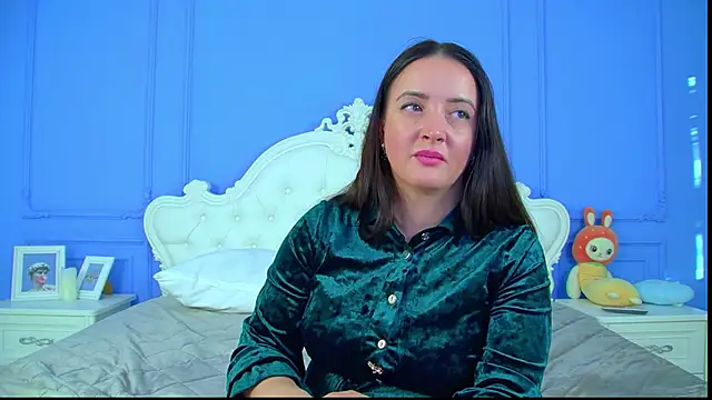 ElinaBellucci's Live XXX Chat