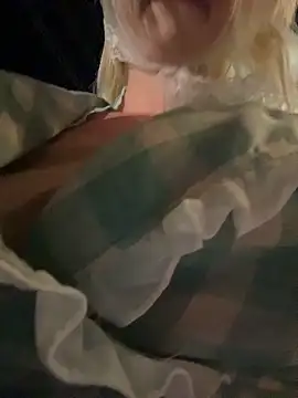 RonnieKissn Live XXX chat