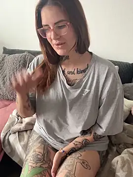 NyxTattoo Adlı Modelin Canlı XXX Sohbeti