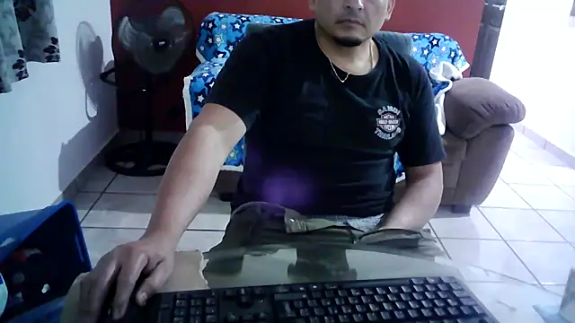 Benjacabo élő XXX-chatje