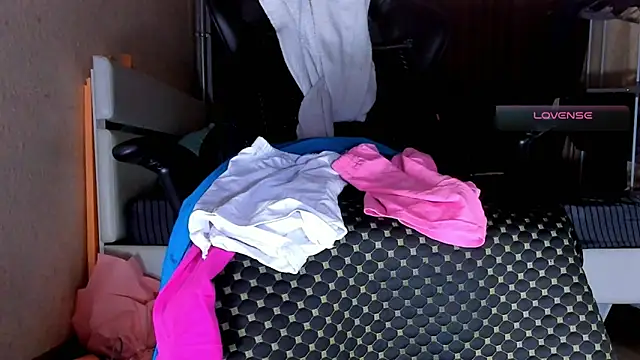 Cameltoe_squirt_inPants élő XXX-chatje