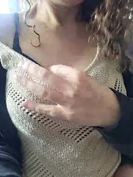 Isa363636: διαδικτυακό σόου στην κάμερα