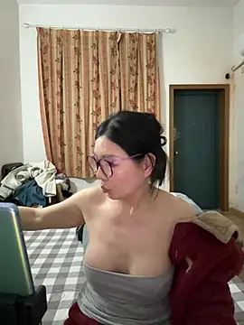 xiiuuff18 Live XXX-Chat