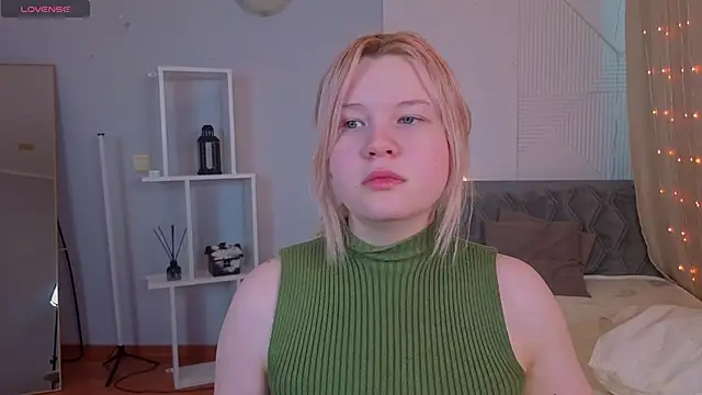 PinkyYoungPie: вебкам-шоу