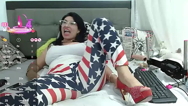 katysquirtdirty élő XXX-chatje