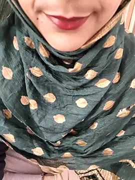 Indian-Aleena Adlı Modelin Canlı XXX Sohbeti