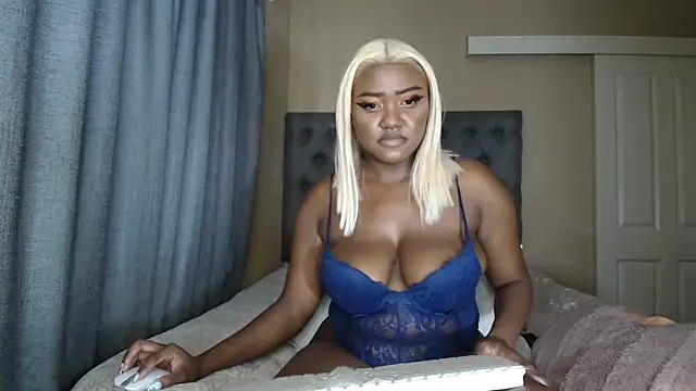 nanababe1 élő XXX-chatje