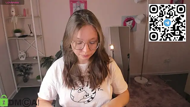 Nuura_Moore webkamerás műsora