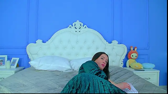 ElinaBellucci élő XXX-chatje