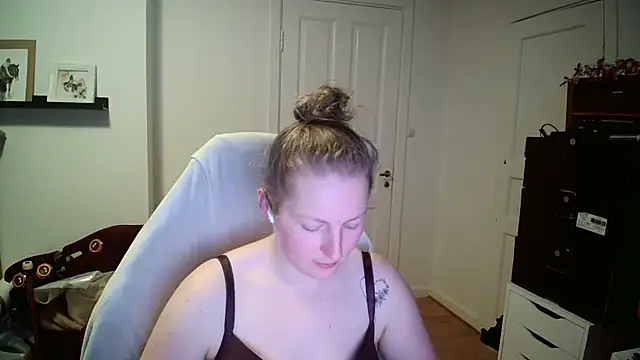 Girlnina-1995 现场XXX聊天