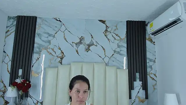 lulumars: διαδικτυακό σόου στην κάμερα