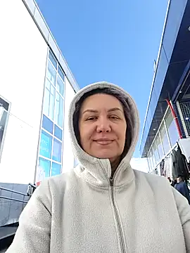 AlisaNelly: διαδικτυακό σόου στην κάμερα