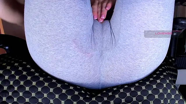Cameltoe_squirt_inPants élő XXX-chatje
