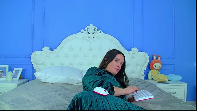 Онлайн чат XXX ElinaBellucci