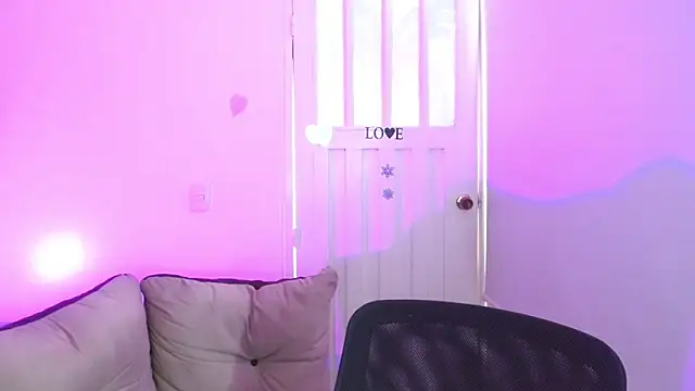 milfrousseのライブXXXチャット