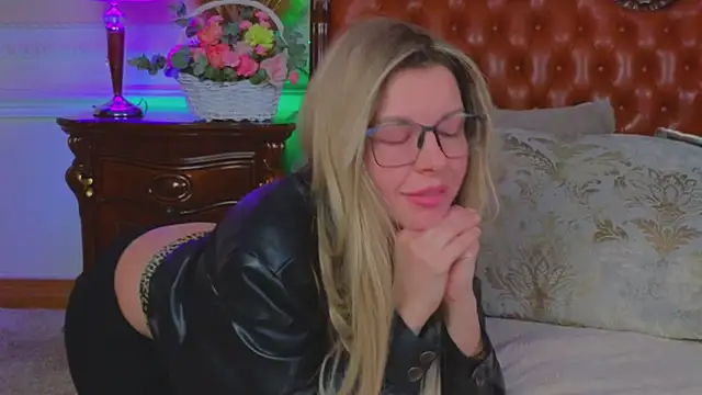 Chat +18 de Real_Tini ao vivo