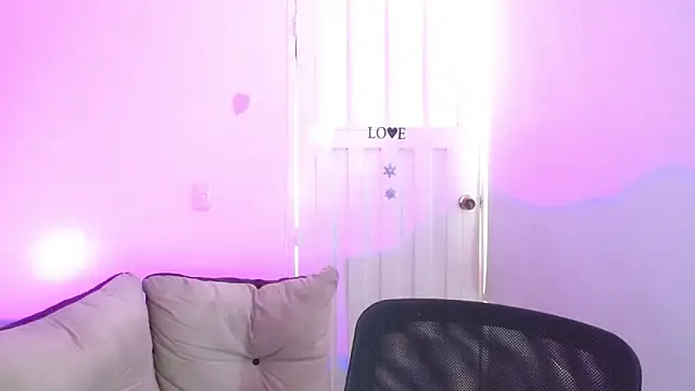 milfrousse 现场XXX聊天