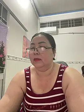 Alinat_: διαδικτυακό σόου στην κάμερα