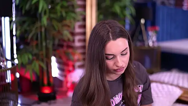 MillaSerene Adlı Modelin Canlı XXX Sohbeti