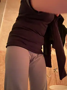 daaqnn: διαδικτυακό σόου στην κάμερα