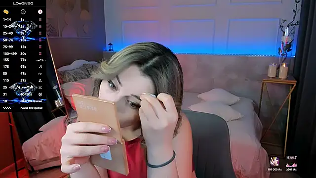 KylieMellow élő XXX-chatje