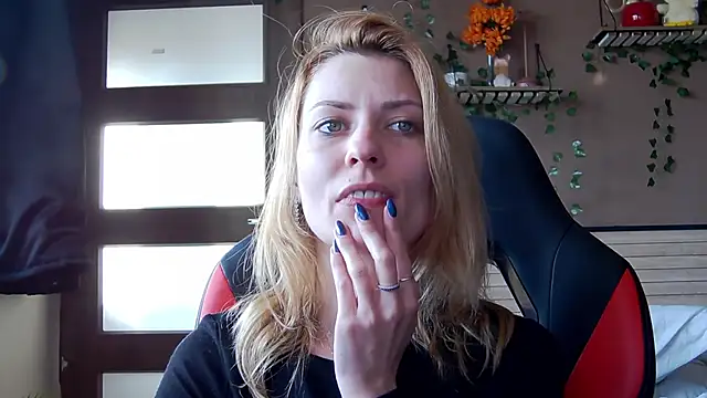 karo123421: απευθείας συνομιλία ΧΧΧ