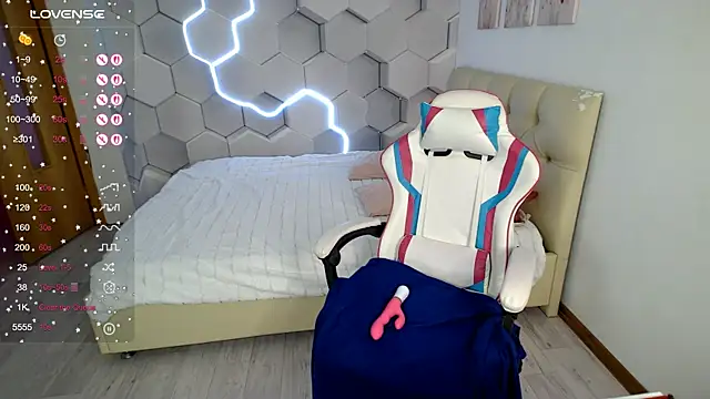 aliicemeow Adlı Modelin Canlı XXX Sohbeti