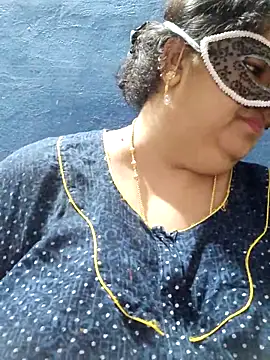 tamilthanushri's Live XXX Chat