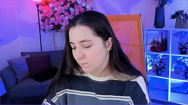 VirtuallVoyant Chat XXX live