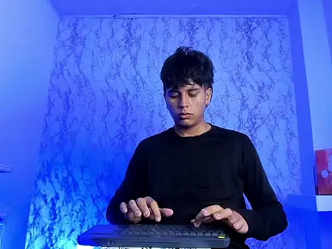 Valentino_Lane Adlı Modelin Canlı XXX Sohbeti