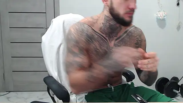 maxi_foxxx Chat XXX in diretta