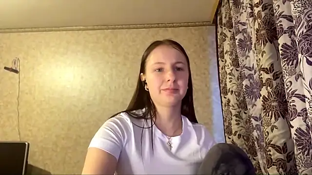 DanaRaven Adlı Modelin Canlı XXX Sohbeti