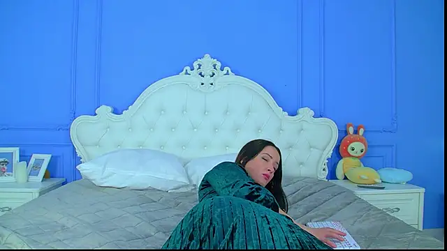 ElinaBellucciのライブXXXチャット